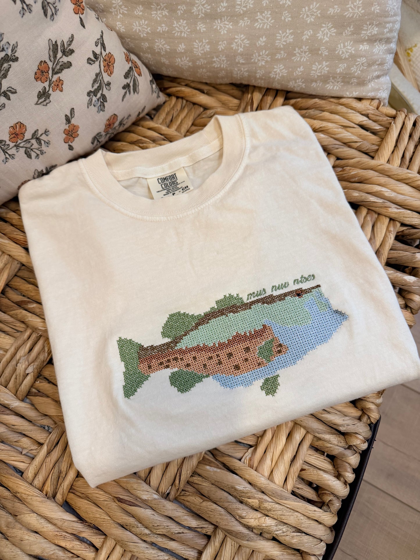 Hmong Embroidered Bass Mus Nuv Ntses T-shirt