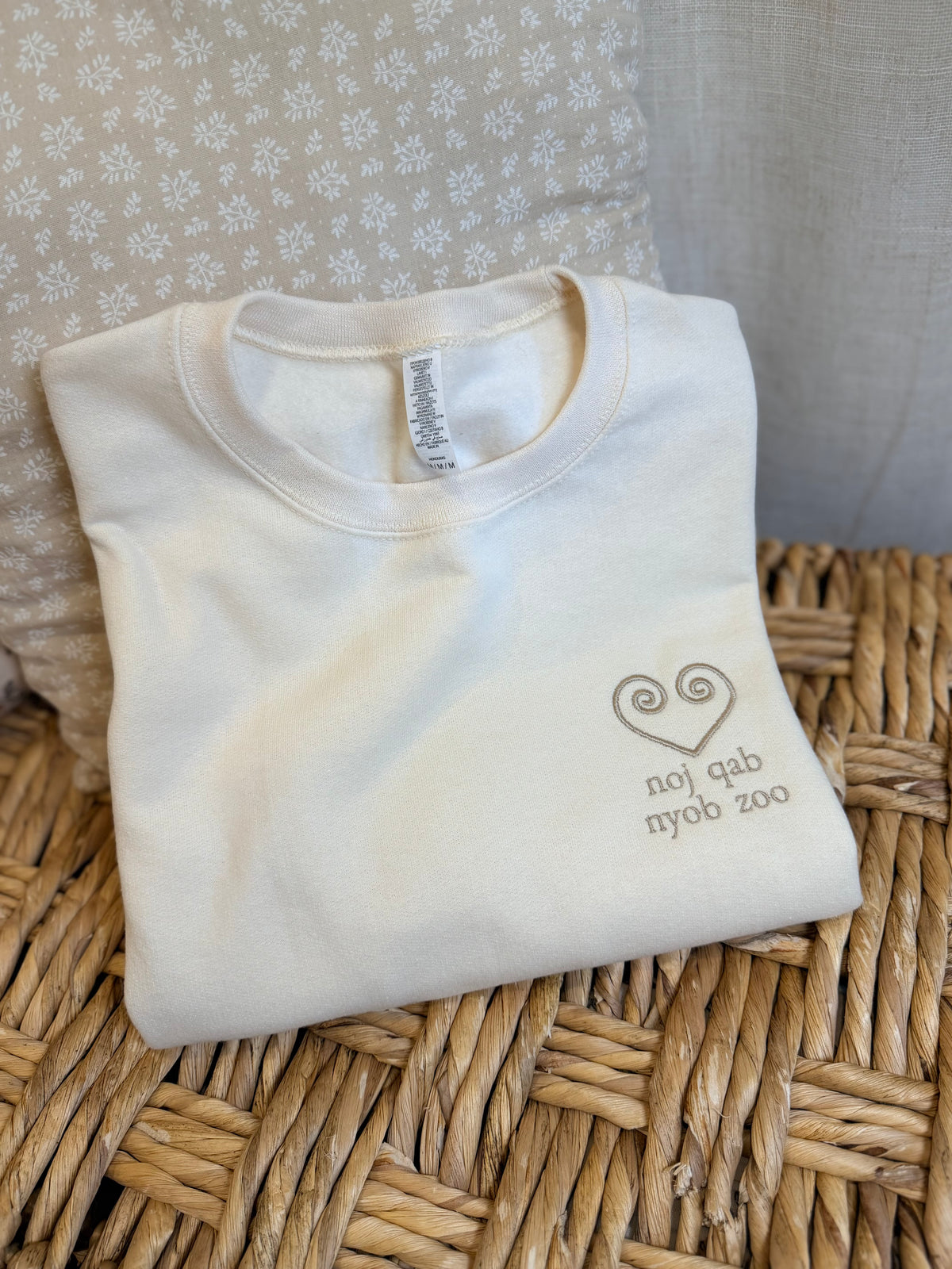Hmong Noj Qab, Nyob Zoo Sweater