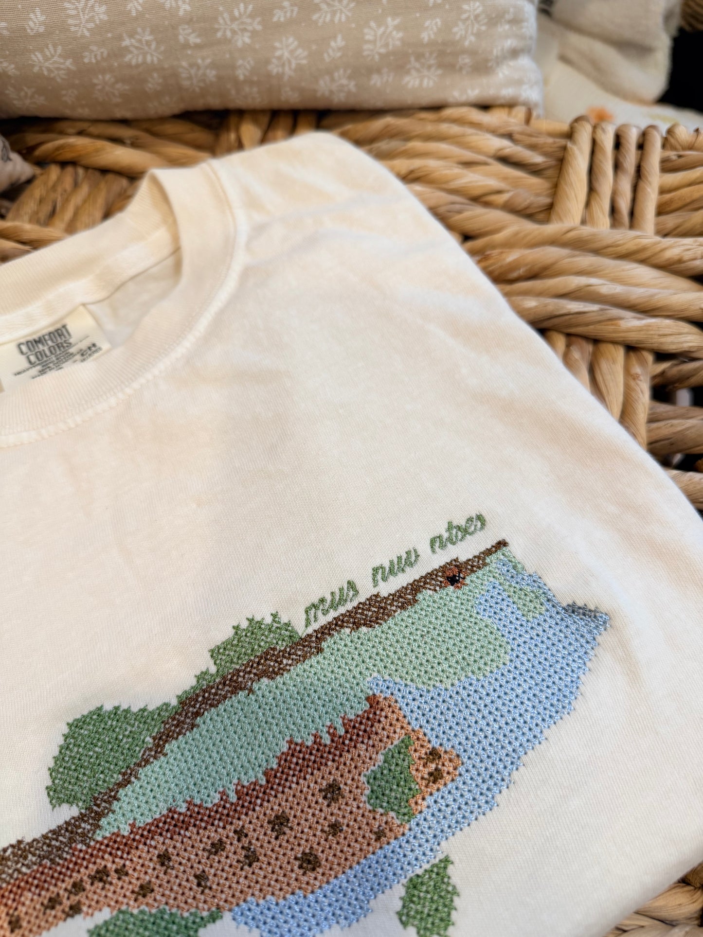 Hmong Embroidered Bass Mus Nuv Ntses T-shirt