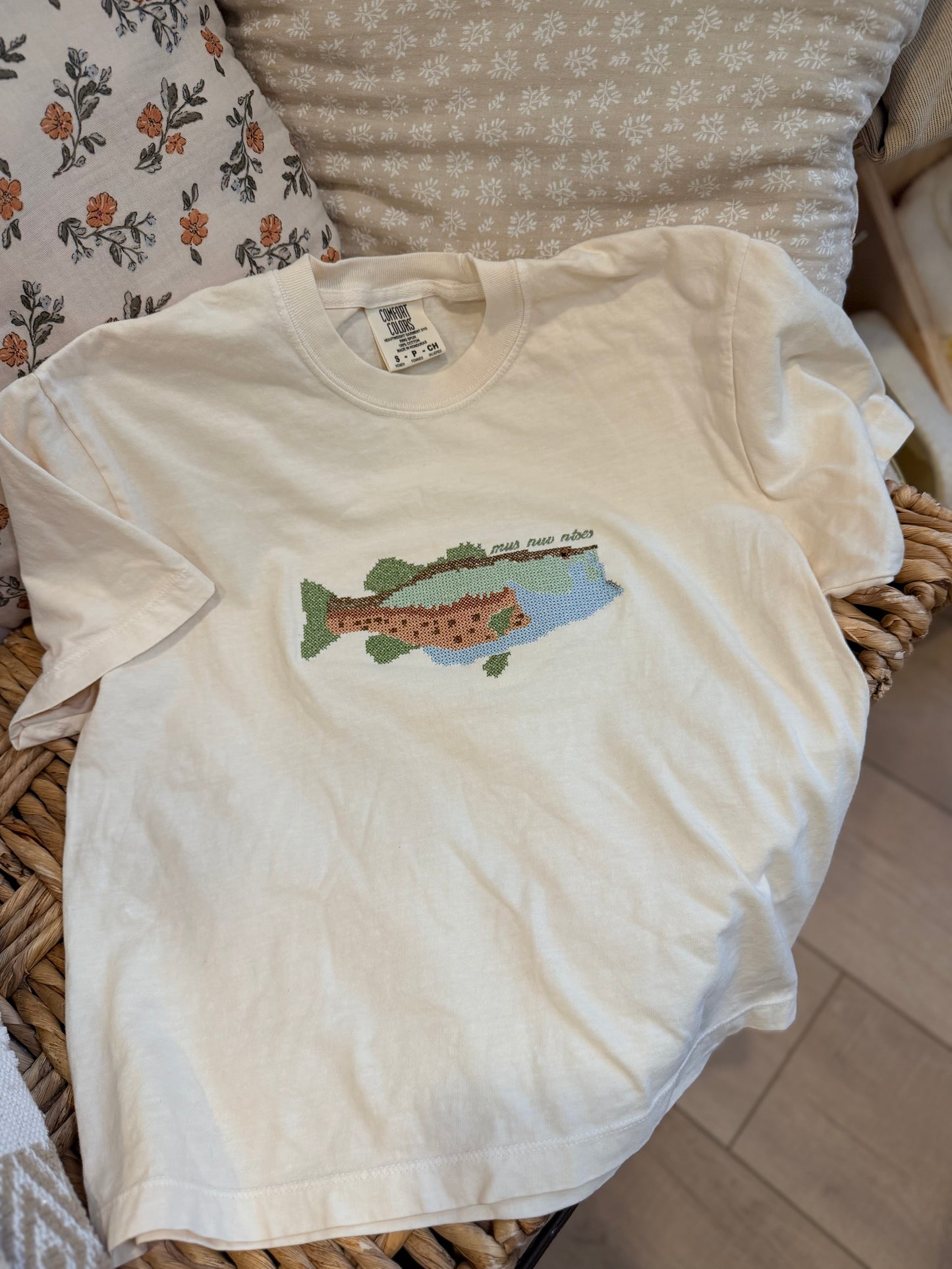 Hmong Embroidered Bass Mus Nuv Ntses T-shirt