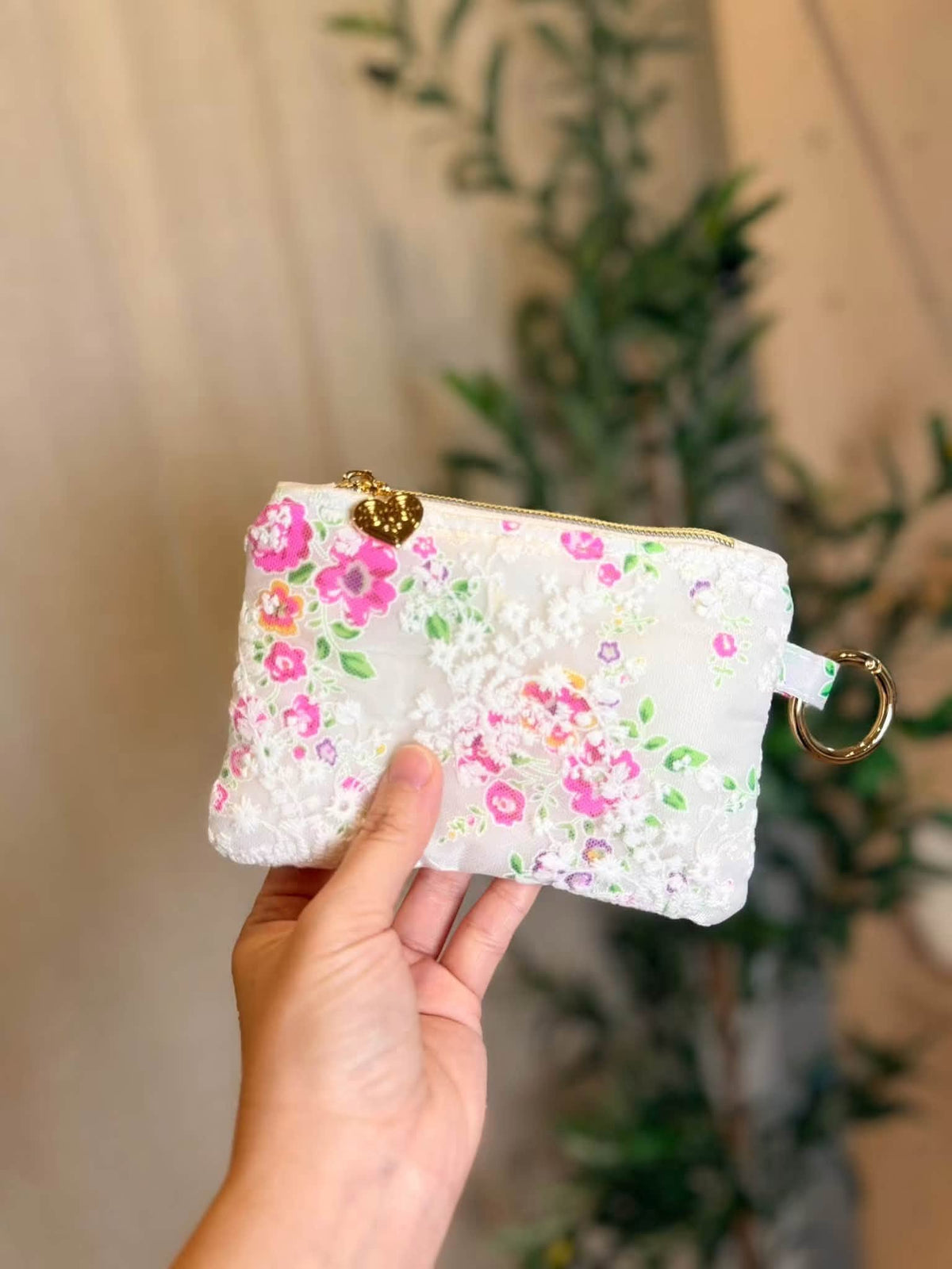 White Lis Loos Coin Purse - white floral with gold lines