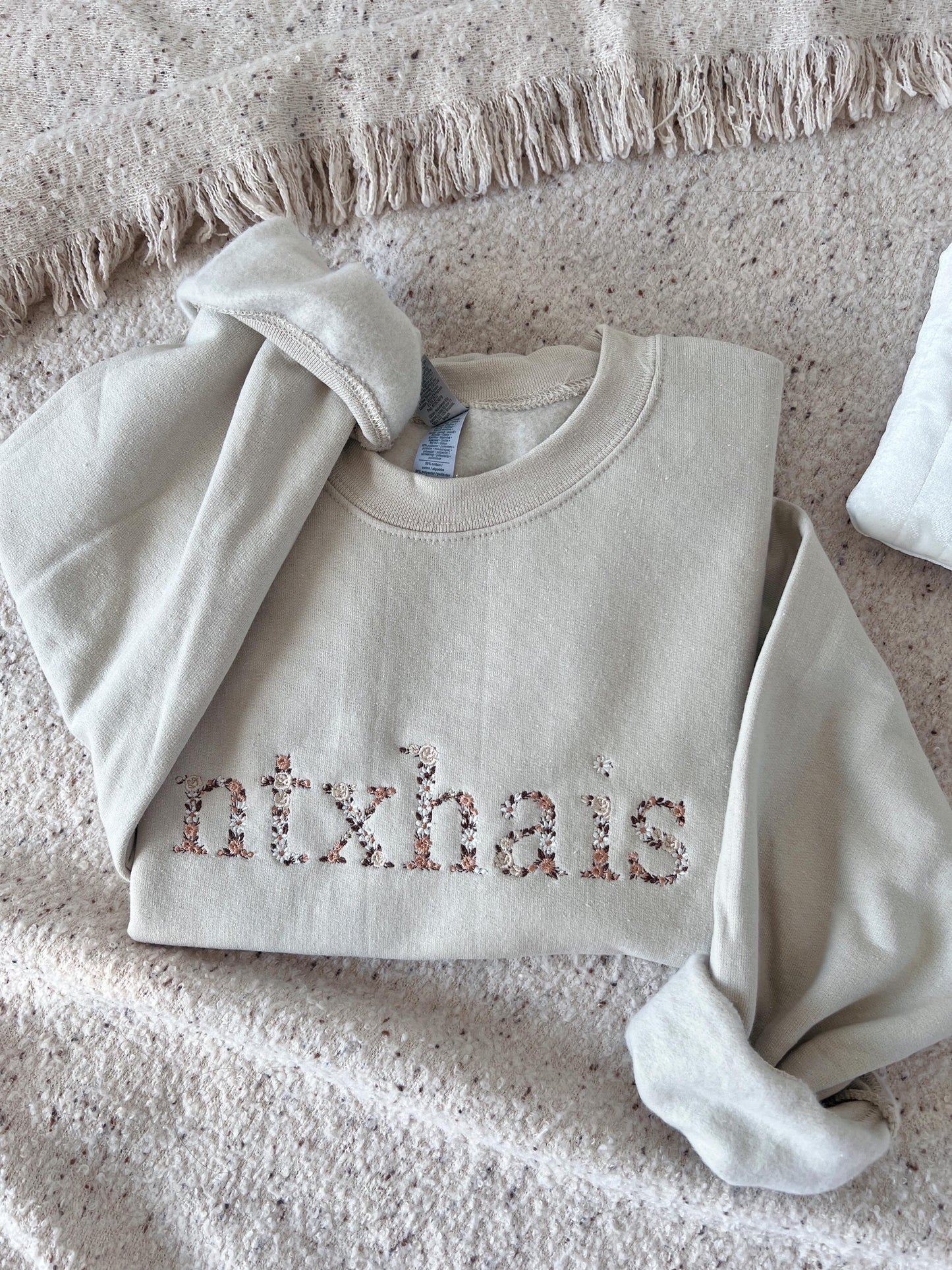 Floral Ntxhais (Daughter) Sweater