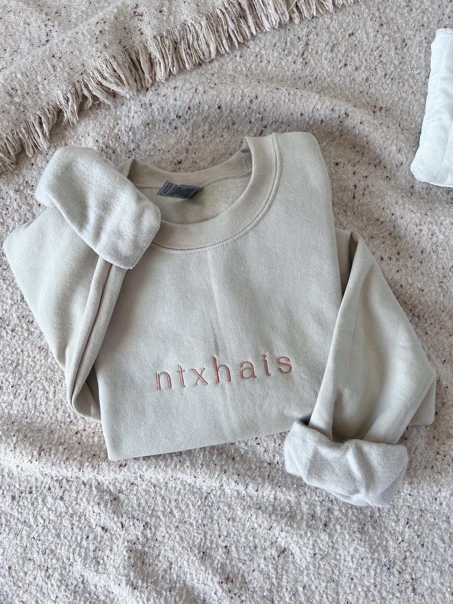 Hmong Ntxhais Sweater
