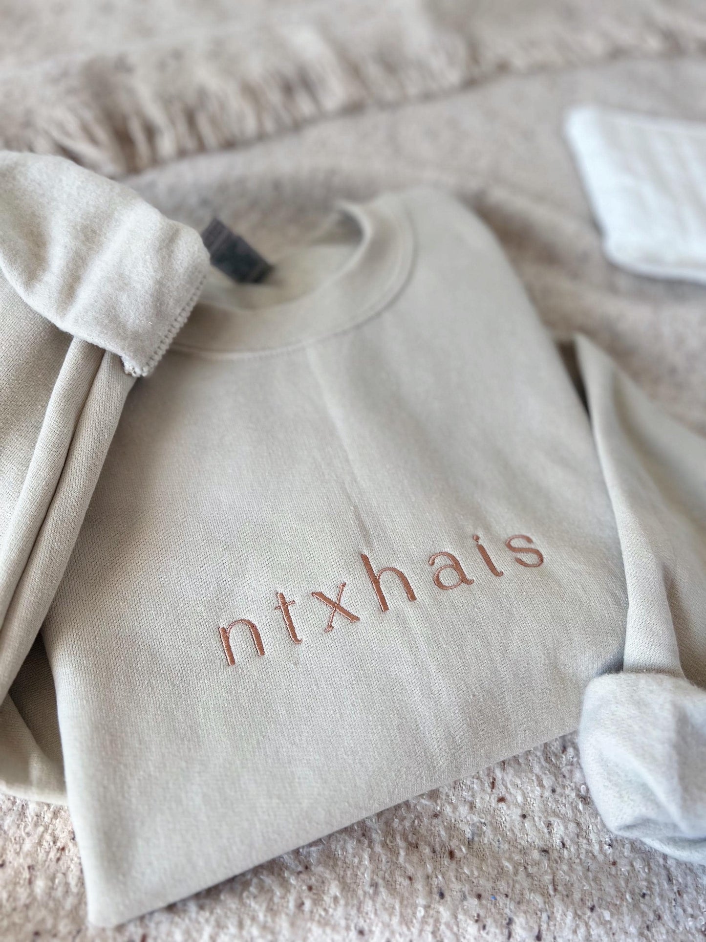 Hmong Ntxhais Sweater