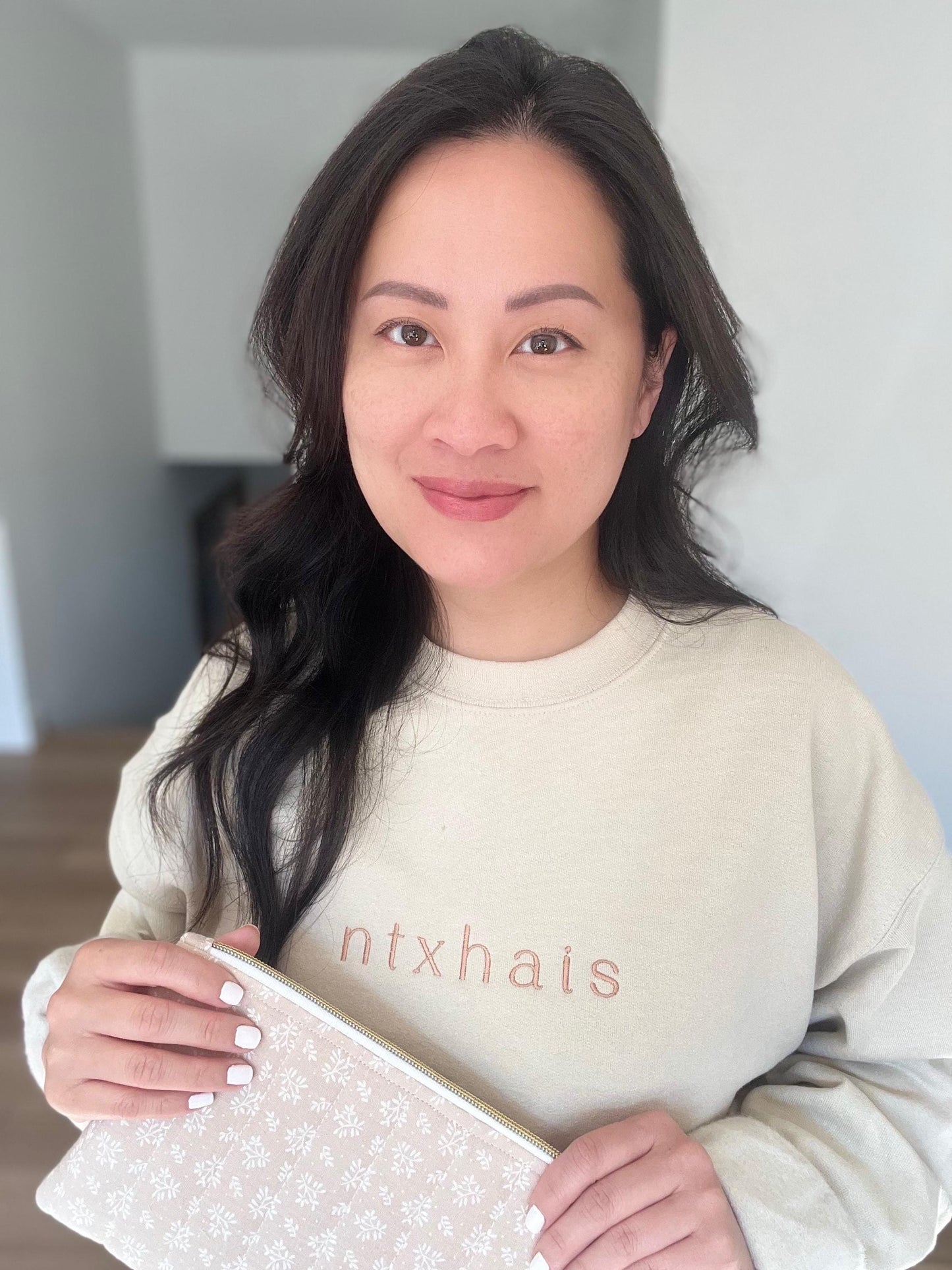 Hmong Ntxhais Sweater
