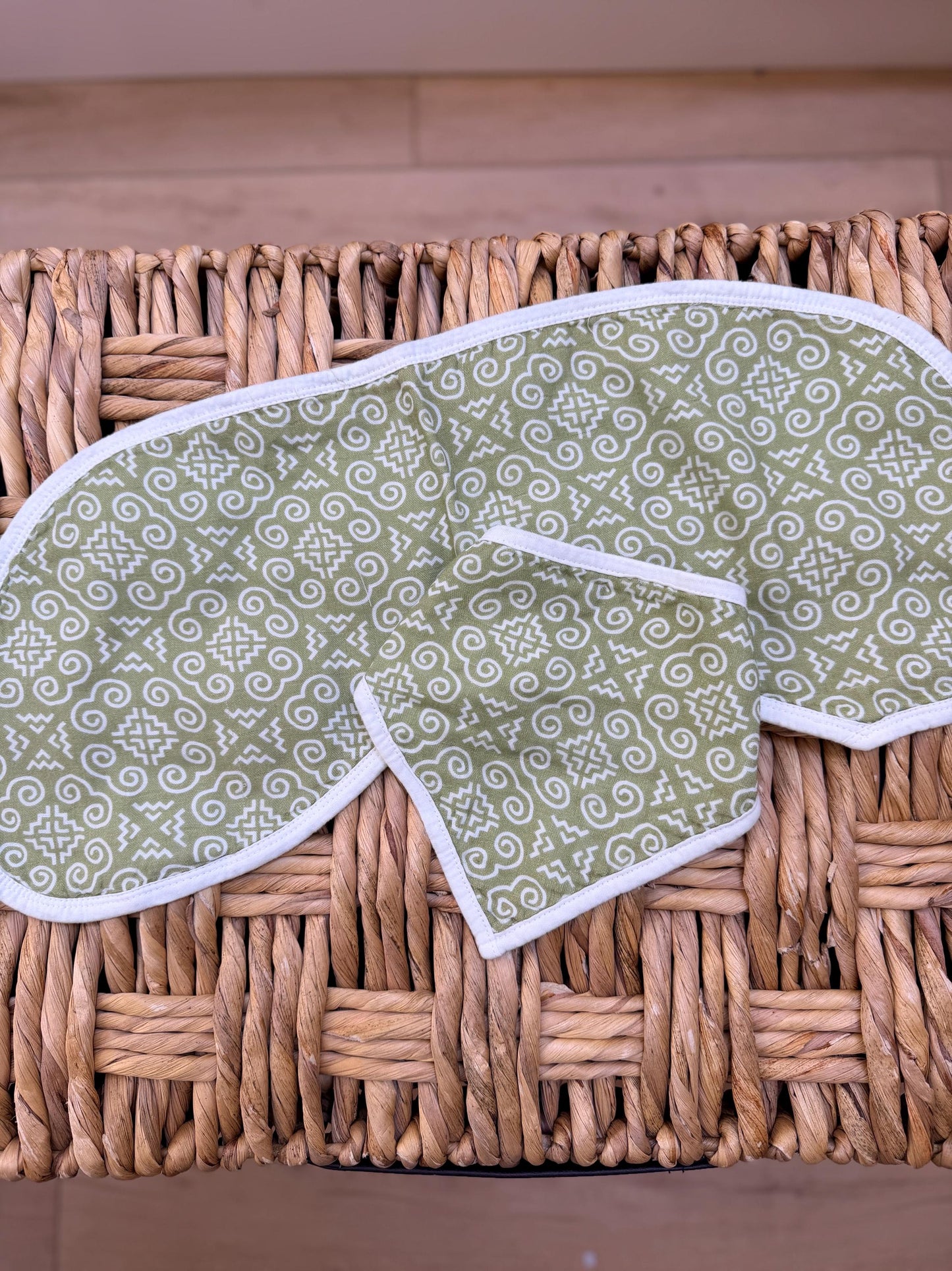 Mi Tub  (son) blanket, infant bodysuit, and bib gift box
